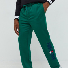 Tommy Jeans pantaloni de trening barbati, culoarea verde, drept
