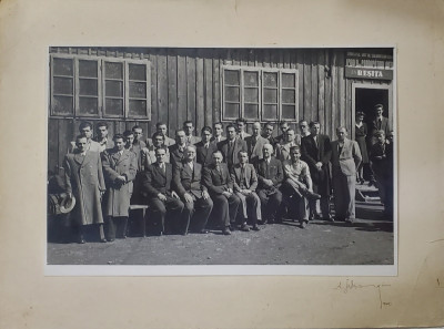 PRIMA SERIE DE SOFERI AI SCOLII DE CONDUCATOR AUTO , RESITA , FOTOGRAFIE DE GRUP , 1949 foto