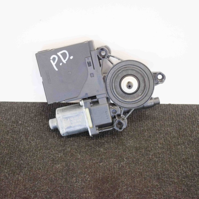 Motor macara geam ușă dreapta față VW PASSAT Variant B7 365 2011 OEM: 3AA959702A3AA8374623C0959792C0130822451 4118931