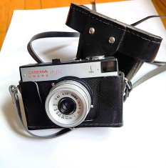 Aparat vechi de fotografiat cu film, second hand, SMENA 8M, din 1975 cu husa neagra