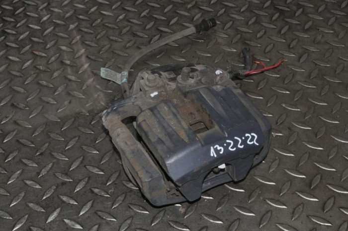 Etrier de fr&acirc;nă dreapta spate TESLA MODEL S 2017 OEM: 1078542-00-A 12140771