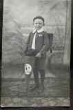 Fotografie tip carte postala, baiatelul Will, in prima zi de scoala, perioada interbelica