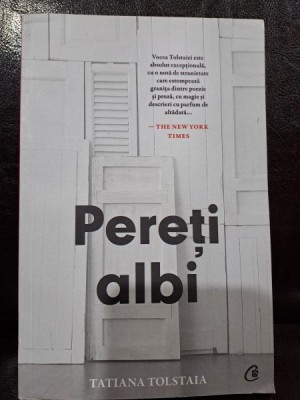 PERETI ALBI - TATIANA TOLSTATIA foto