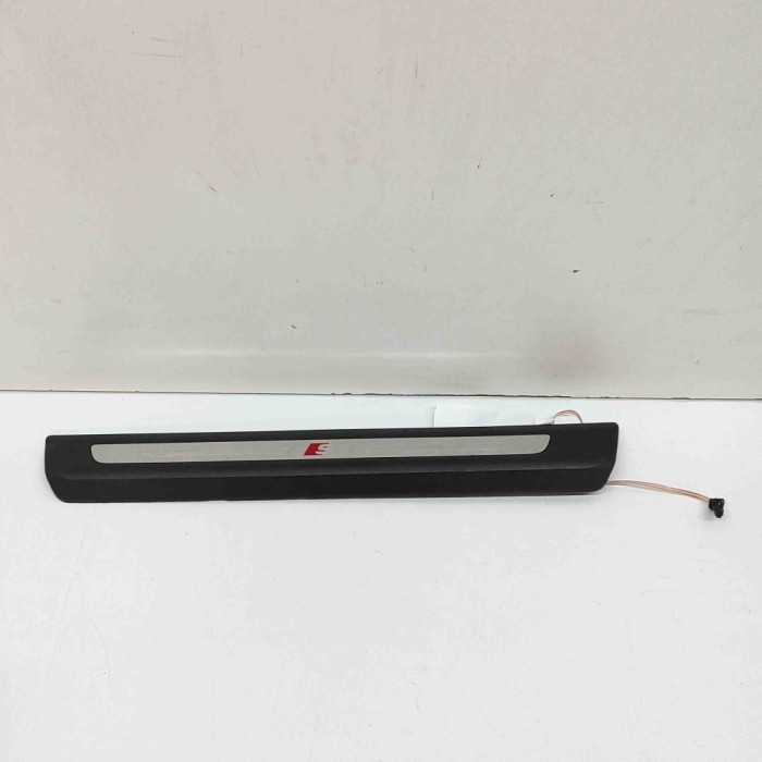 Ornament prag st&acirc;nga față AUDI Q7 4M 2020 OEM: 4M8947405A