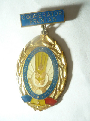 Insigna -Medalie - Cooperator Fruntas , h=6,4cm foto