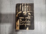 Bietele corpuri de Sonia Larian