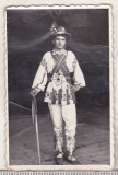 Bnk foto Barbat in costum de calusar, Alb-Negru, Romania de la 1950, Etnografie