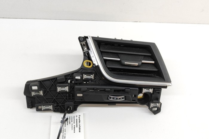 Gura de ventilație planșa de bord AUDI Q7 4M 2016 OEM: 4M2820902AL,4M2820902 28424202