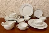 SERVICIU DE MASA 19 PIESE DIN PORTELAN- ROSENTHAL- COLECTIA ASIMMETRIA WHITE GOLD- BJ&Ouml;RN WIINBLAD