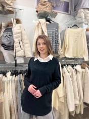 Bluza dama neagra cu aplicatie de guler