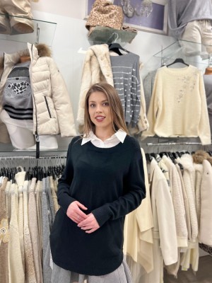 Bluza dama neagra cu aplicatie de guler foto