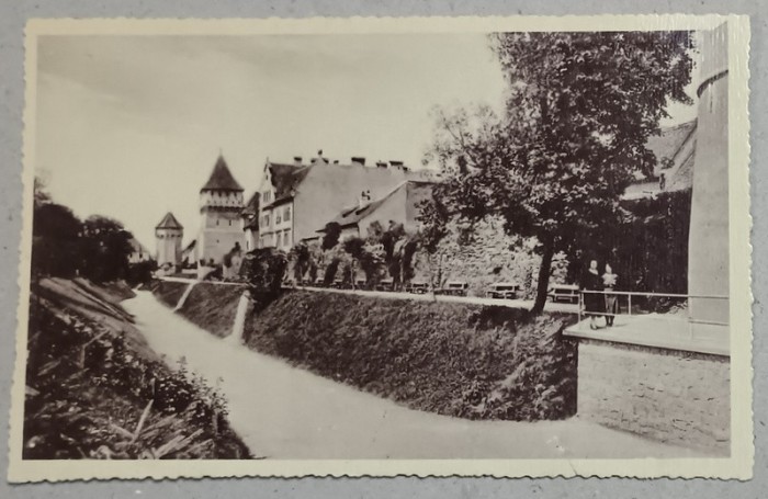 SIBIU , TURNURILE DE FORTIFICATIE CU PARCUL ZWINGER - PROMENADE , CARTE POSTALA , 1938