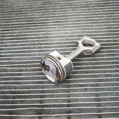 Piston NISSAN MICRA IV K13 2012 OEM: 12010-1HC0B12100-1HC0A | 4069380 foto