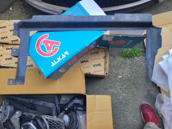 Deflector aer radiator Dacia Logan 1