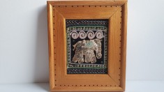 Tablou indian gen goblen, material textil cu un desen cu elefant, rama lemn