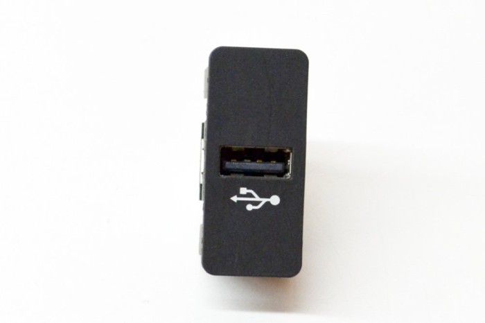 Port USB/AUX-In BMW 2 Coupe F22, F87 2015 OEM: 9230248 13764036