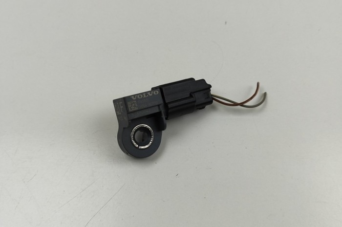Senzor de impact dreapta față VOLVO XC60 II 246 2023 OEM: 31451531 30492029