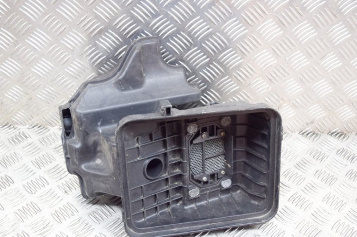 Carcasa filtru de aer (partea superioară) MITSUBISHI SPACE WAGON N9_W, N8_W 1998 OEM: E5T05371 | 14168319