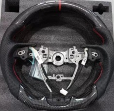 Aproape nou: Volan cu insertii de carbon si incalzire pentru Toyota RAV 4 foto