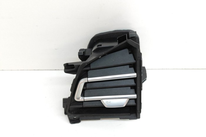 Gura de ventilație planșa de bord AUDI Q4 Sportback F4N 2022 OEM: 89B820902A,89B820902 23882607