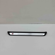 Ornament prag dreapta față AUDI Q3 8U 2013 OEM: 8U0853374B,8U0853374C