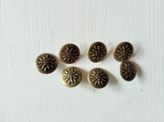 *Lot 7 nasturi metalici aurii floare de colt, 20mm diametru (pe dos nr. 32)