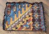FATA DE PERNA DECORATIVĂ VINTAGE CU MODEL CUSUT MANUAL ȘI CATIFEA