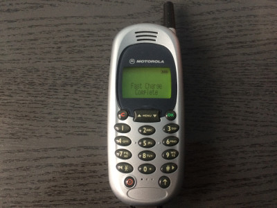 TELEFON DE COLECTIE MOTOROLA CD930 DIN 1999.CITITI CU ATENTIE DESCRIEREA VA ROG! foto