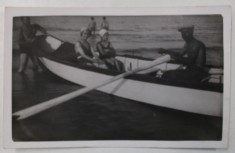 FAMILIE IN BARCA LA CARMEN SYLVA ( EFORIE SUD ) , FOTOGRAFIE TIP CARTE POSTALA , IULIE , 1938 foto