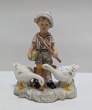 Bibelou portelan - Baietel cu gaste