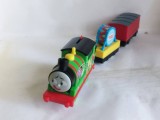 bnk jc Thomas and Friends - Locomotiva Percy cu 2 vagoane - Mattel 2021