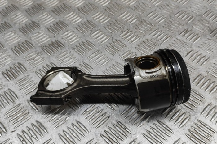 Piston BMW 4 Coupe F32, F82 2019 OEM: 8519401,8473777 28971442
