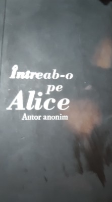 INTREAB-O PE ALICE foto