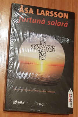 Furtuna solara de Asa Larsson. Colectia Fiction Connection 3 foto
