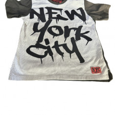 Tricou baiat , model New York City , varsta 9 ani