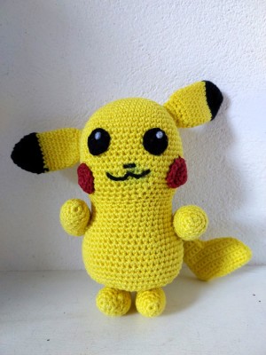 Picachu jucarie crosetata, 18cm foto