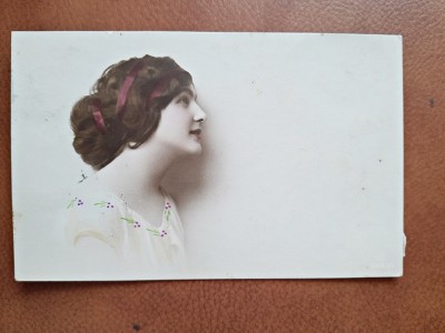 Fotografie tip carte postala, profil de femeie, 1913 foto