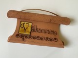 Placheta din CERAMICA de Studio, semnata de designer, cu mesaj - BUN VENIT - in limba suedeza Valkommen