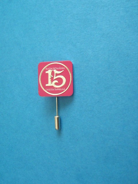 QW9 I 58 - Insigna - tematica comert - AVON la 15 ani