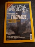 V&acirc;nătorii de tornade - National Geographic,Aprilie 2004