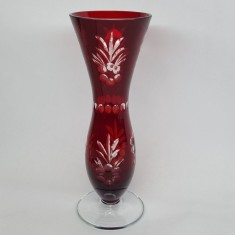 Vaza romaneasca cristal rosu rubin, veche, vintage