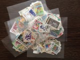 PLIC FILATELIC 50 TIMBRE STRAINE DIFERITE STAMPILATE, TEMATICA SPORT-ATLETISM + BONUS