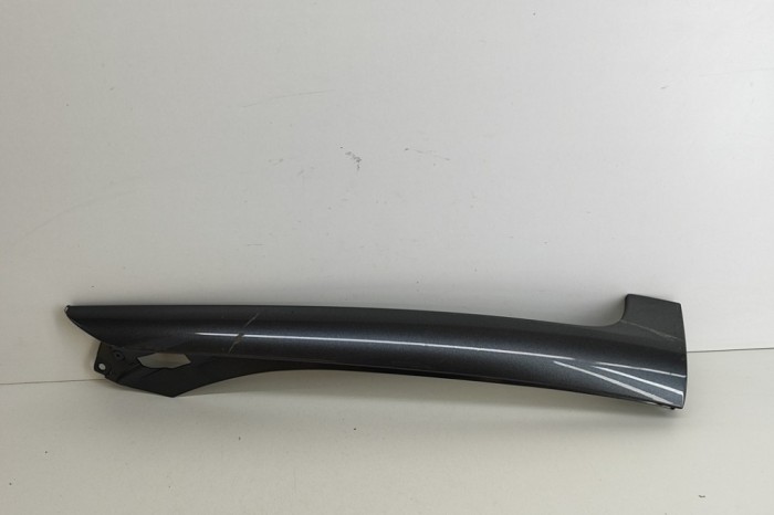 Ornament vertical parbriz st&acirc;nga ASTON MARTIN DB11 2022 OEM: KY53-L519A37-AD,KY53-L519A37-BD | 25971612