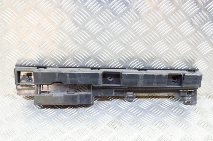 Suport prag lateral BMW 3 F30, F80 2013 OEM: 7256918 13323026