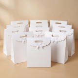 Set 12 Pungi Cadou Albe cu Inchidere si Fundita Satinata, 31 24 cm