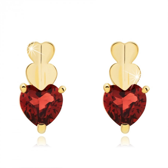Cercei din aur galben 9K - trei inimi legate - netede și un garnet roşu