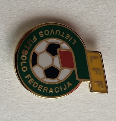 QW9 K 88 - insigna - tematica sport - fotbal - Federatia de fotbal din Lituania foto