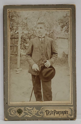 FOTOGRAFIE C.D.V. , TANAR CU PALARIE SI BASTON , CCA. 1900 foto
