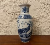 VAZA DIN PORTELAN, DECORATA SUB GLAZURA- H16,5cm