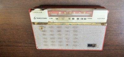 RADIO S631T ELECTRONICA 6 TRANZISTOARE , NU FUNCTIONEAZA DOAR FASAIE . foto